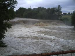 Pakistan: fiume in piena travolge autobus, morte 20 persone