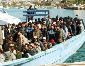 Marsico (Caritas) commenta lo sbarco dei Curdi nella Locride a radio Vaticana