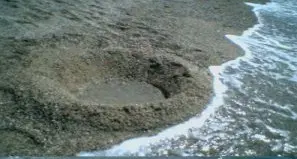 Canarie, in coma bimbo rimasto sotto la sabbia per venti minuti