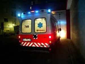Terni: auto sbanda e prende fuoco, a bordo quatto ragazzi