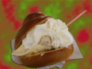 Ferragosto milanese: panettone gigante e 8 kg di gelato