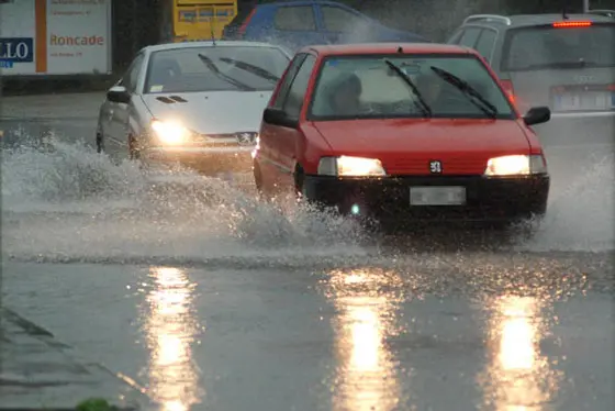 Allagamenti e danni nel milanese causa maltempo. Il fiume Lambro fuori dagli argini