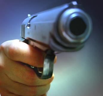 Vigilante ferisce gravemente un ladro intento a rubare