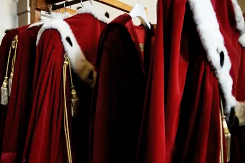 Cassazione impone mantenimento a padre con lavoro saltuario