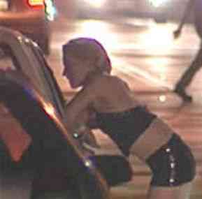 Sedicenne costretta a prostituirsi, salvata da un sms