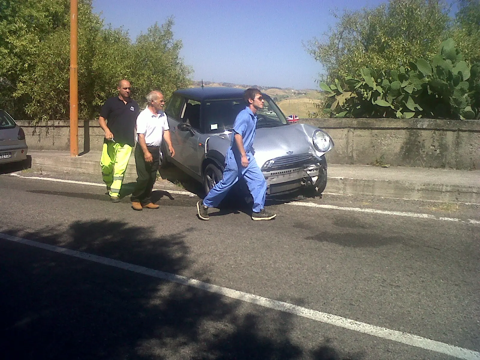 Ennesimo incidente in un tratto di strada con scarsa visibilità