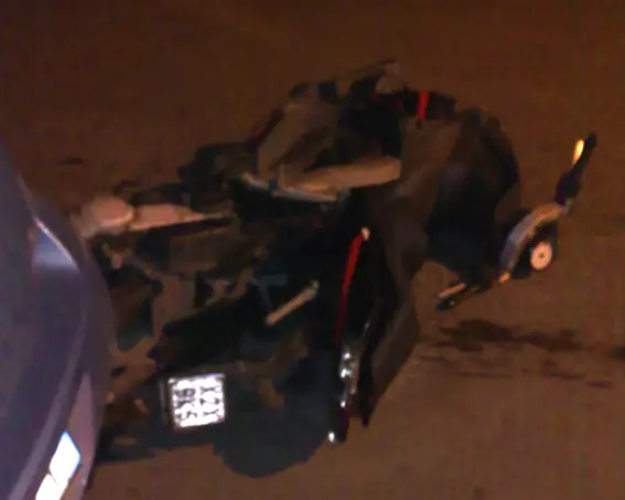 Scontro frontale tra scooter e automobile: un morto