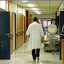 Roma: strage sfiorata, ubriaco spara dentro l'ospedale