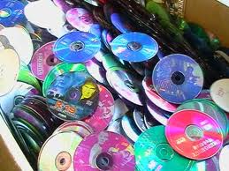 Maxi sequestro a Napoli di cd e dvd contraffatti