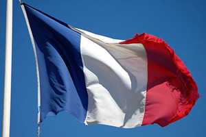 1500 euro di multa per oltraggio alla bandiera, in Francia