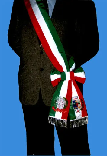 Sindaco leghista si triplica lo stipendio: "Lavoro moltissimo"
