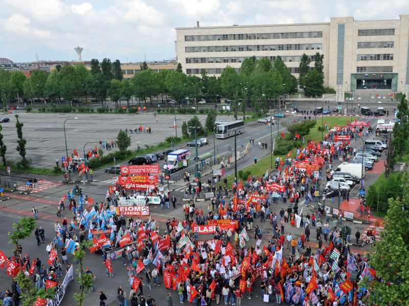 Fiat, scioperano i lavoratori a Mirafiori