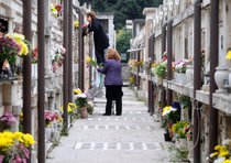 Custode vendeva abusivamente loculi nel Cimitero Britannico di Napoli