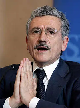 D'alema: ' Berlusconi ha riportato la corruzione ai livelli della prima Repubblica'