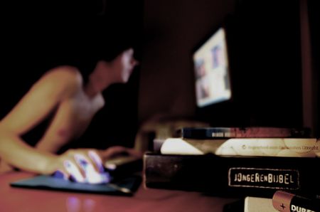 Due arresti per book pedopornografici venduti via web