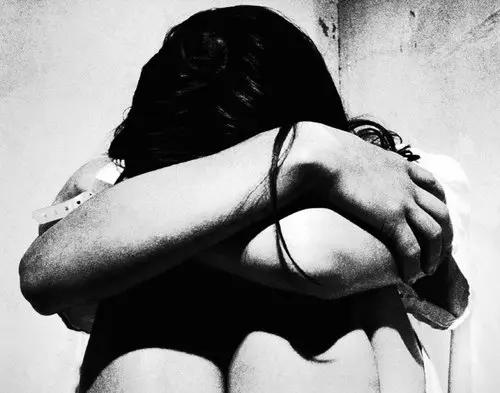 La Spezia: venti ore di molestie sessuali, tenta di violentare almeno 3 donne