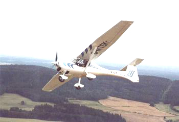 Precipita ultraleggero con a bordo due occupanti