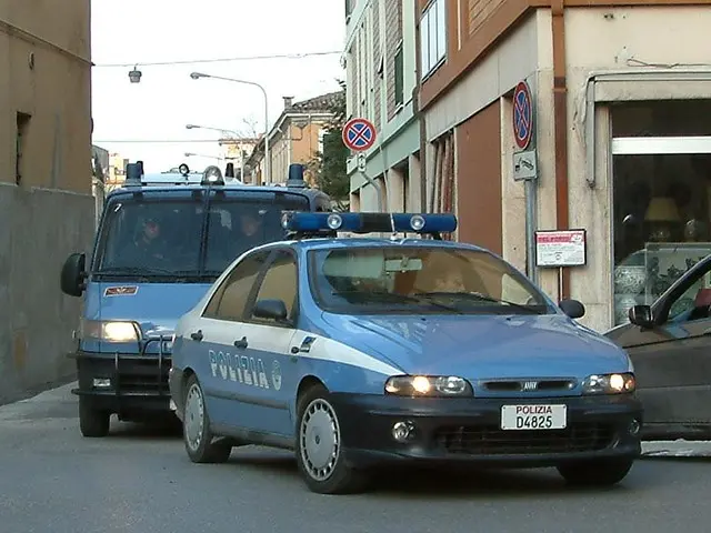 Forlì, rapina in un'agenzia assicurativa, imbavagliata l'agente