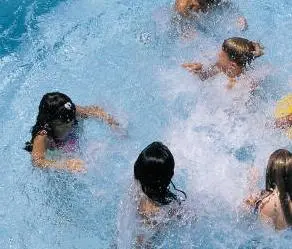 Muore bimbo in coma dopo  tuffo in piscina