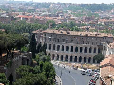 Roma: avvistamento pacco bomba, momenti di panico in centro