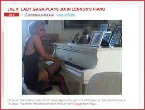 Lady Gaga suona il pianoforte di Lennon semi-nuda: fan dei Beatles inferociti