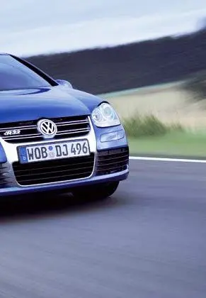 Nasconde droga nei fari dell'automobile