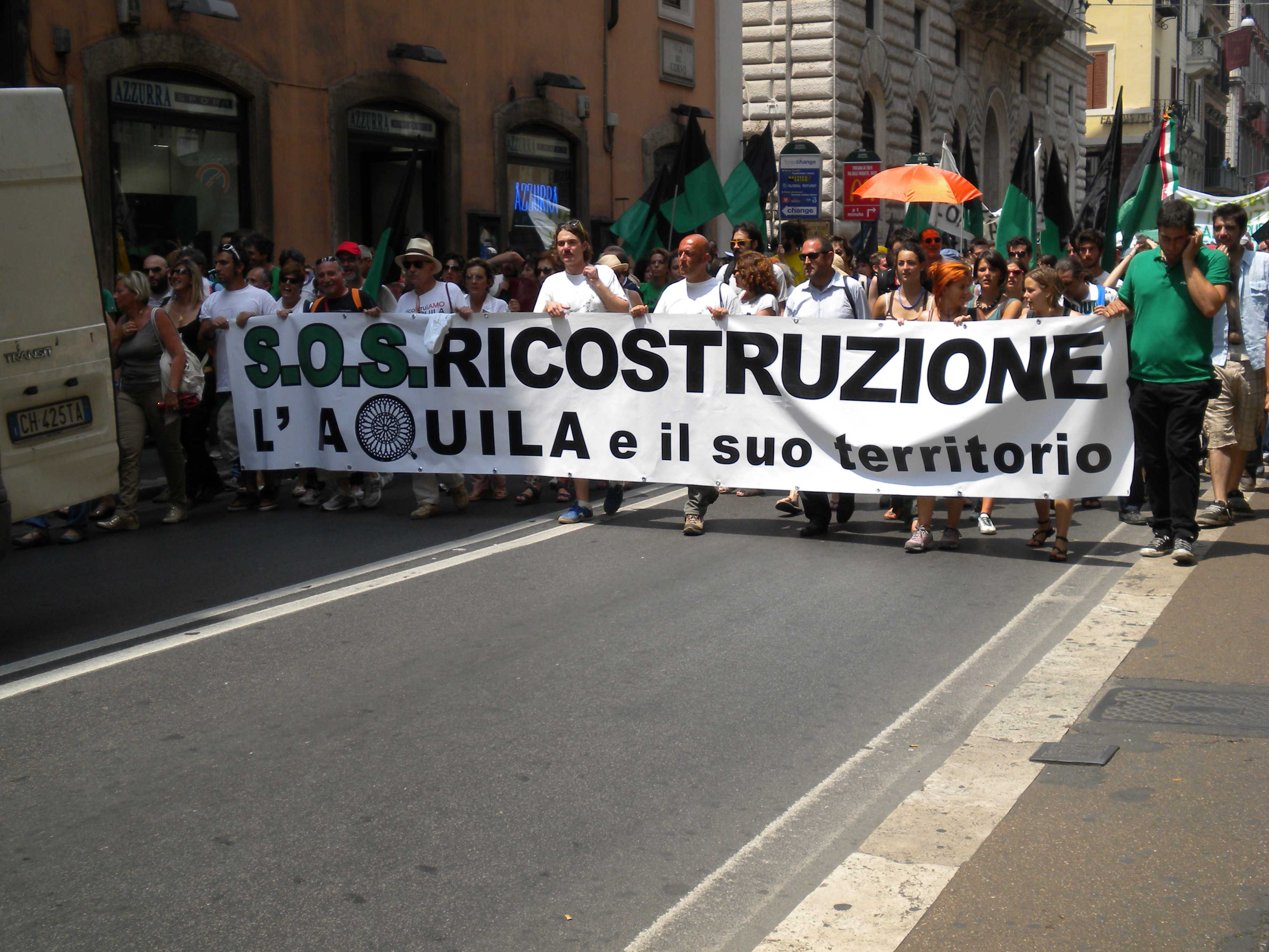 Terremotati L'Aquila a Roma: momenti di tensione [video-foto]