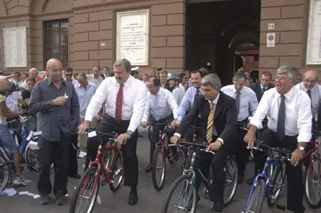 Contro la crisi, a Bari assessori in bicicletta