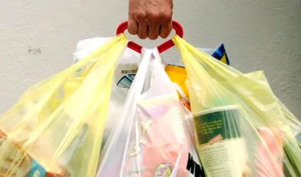 Torino: guerra ai sacchetti di plastica non biodegradabile
