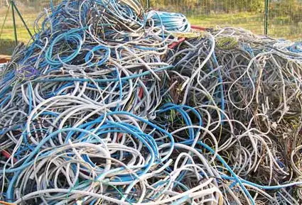 Deceduto un operaio mentre lavorava su linea elettrica