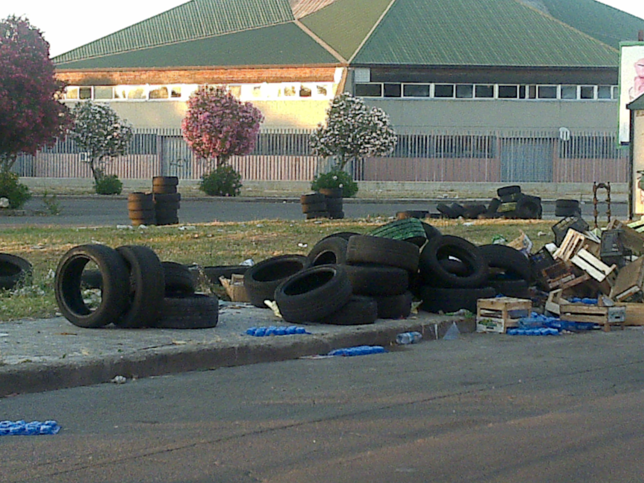 Lecce: centinaia di pneumatici abbandonati in città