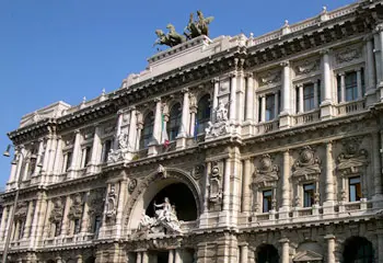 Cassazione assolve reato di maltrattamento su coniuge 'forte'