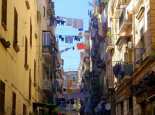Camorra "assegnava" abitazioni scacciando i veri proprietari