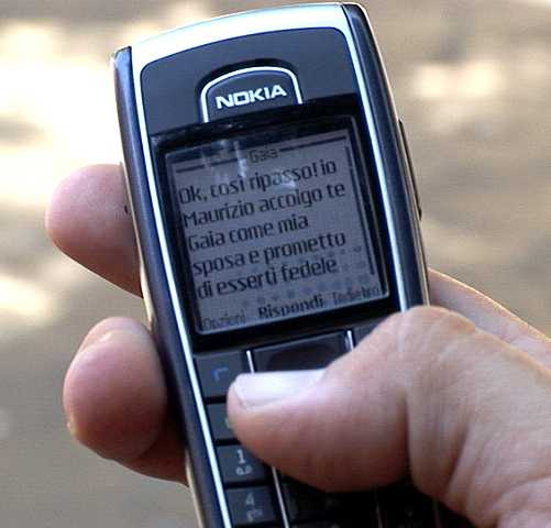 Corte di Cassazione: gli insulti diversamente punibili, se mandati via sms o via email