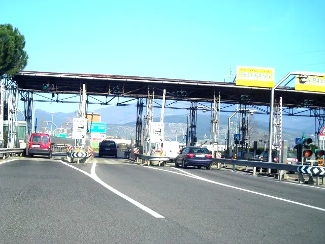 Autostrade: aumenti dal 1°luglio, secco no di Alemanno sull'ipotesi di un casello nel Gra