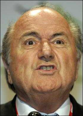 Blatter promette telecamere in porta e chiede scusa