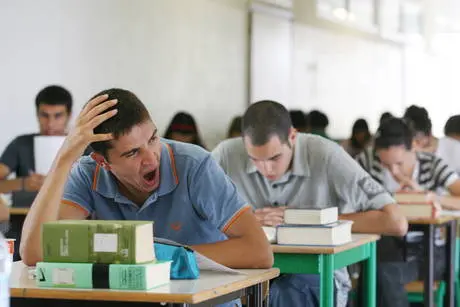 Maturità. Interrompe la prova scritta perché deve partorire