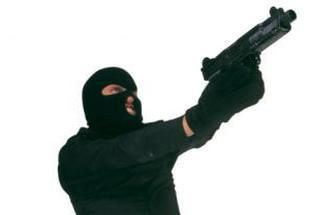 Ferito un pakistano durante una rapina