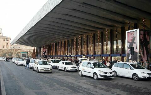 Roma: arrestati tassisti-spacciatori