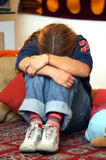 Abusa di una 15 enne: arrestato artigiano
