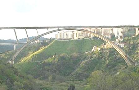 Troppi fabbricati fatiscenti nel centro urbano di Catanzaro