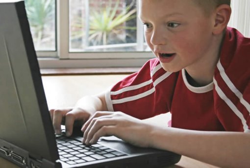 Vietare il pc ai bambini sotto i 9 anni