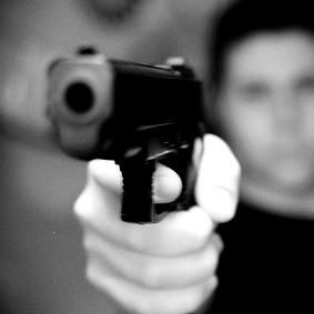 Napoli:Ignoti sparano contro immigrati ubriachi