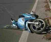 Tampona un autobus e si scopre che lo scooter è rubato