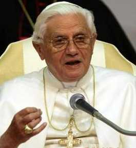 Papa Ratzinger, chiedo perdono a "Dio e alle persone coinvolte" per abusi sui minori
