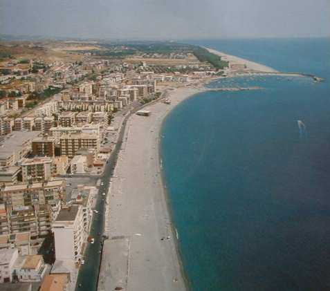 Catanzaro:Domani in funzione macchine puliscispiaggia