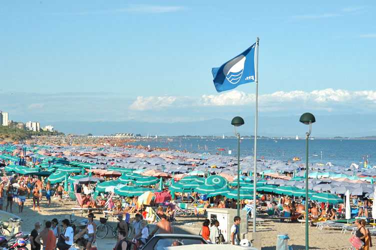 Mare, il mistero della Bandiera Blu