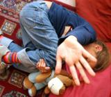 Violenze su bambino autistico, maestra denunciata