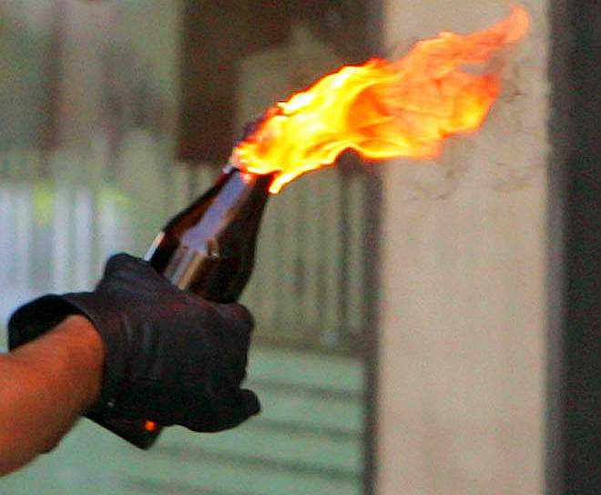 Scagliata una molotov contro l'abitazione di una maestra dell'asilo degli orrori