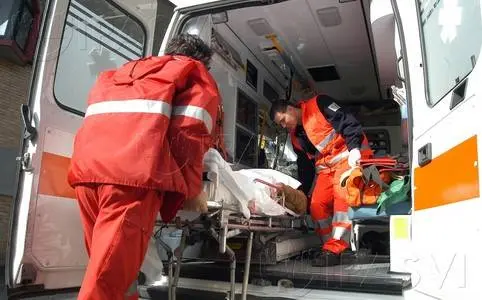 Travolto da un camion ragazzo di 15 anni